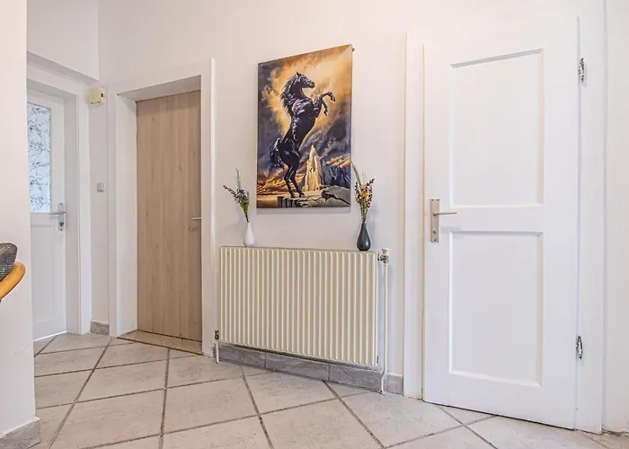Budget Friendly Private With Garden Apartment