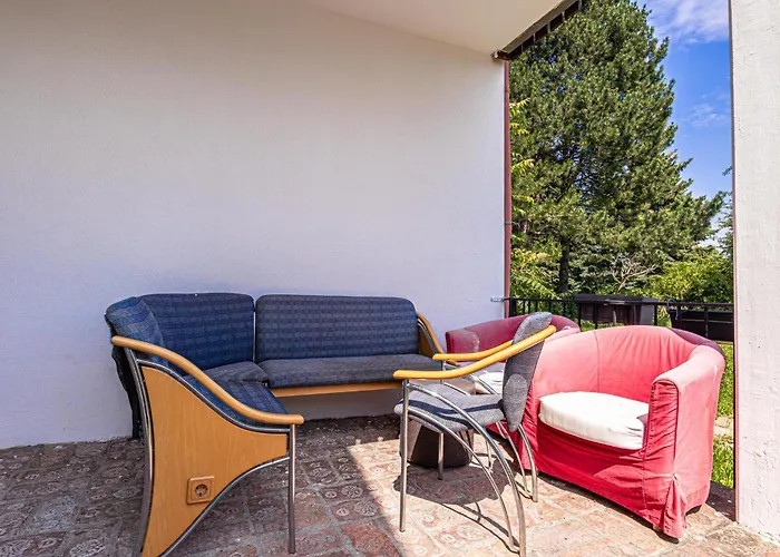 Budget Friendly Private With Garden Apartment