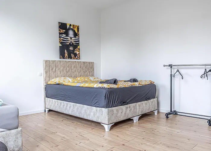 Budget Friendly Private With Garden Apartment