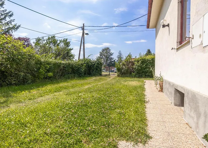 Budget Friendly Private With Garden Apartment *