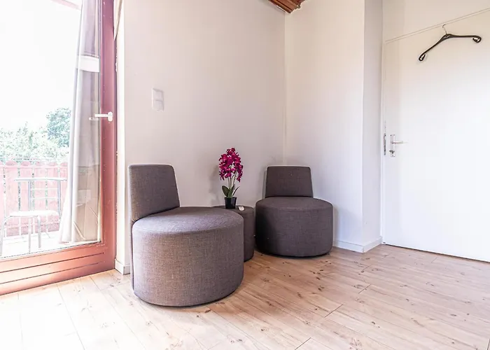 Budget Friendly Private With Garden Apartment *