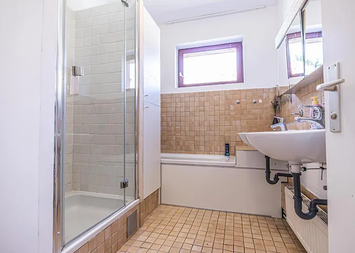Budget Friendly Private With Garden Apartment