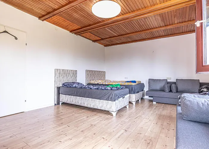 Budget Friendly Private With Garden Apartment